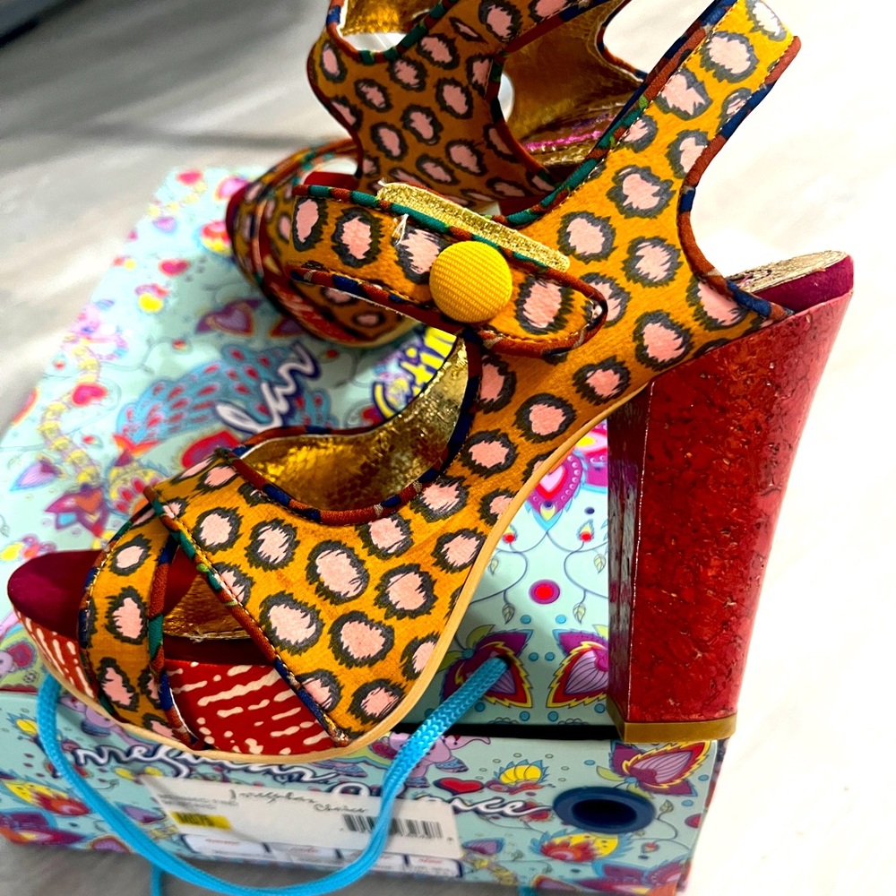 IRREGULAR CHOICE MUTINY!  NEW with Box,  Brown Dot Platform Heels - Size 7.5